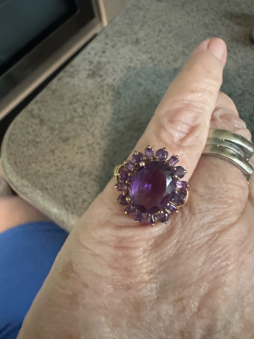 14K Gold Ring With A Large Oval Amethyst Surrounded By Smaller Amethysts.Korea